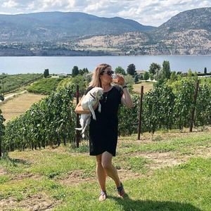 Meet your Posher, Roxanne